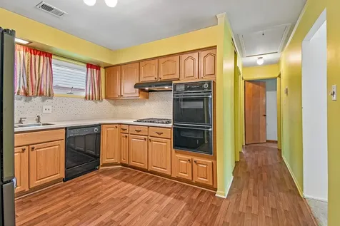 1024 Bristol Avenue Westchester IL 60154