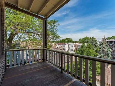 3720 West Eddy Street Chicago IL 60618