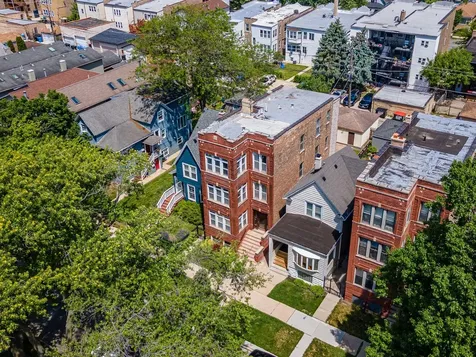 3720 West Eddy Street Chicago IL 60618