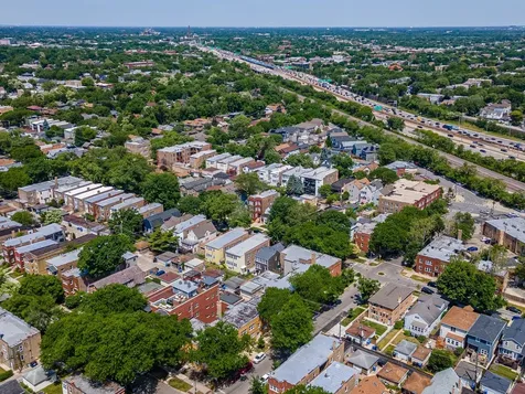 3720 West Eddy Street Chicago IL 60618