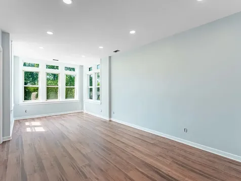 3720 West Eddy Street Chicago IL 60618