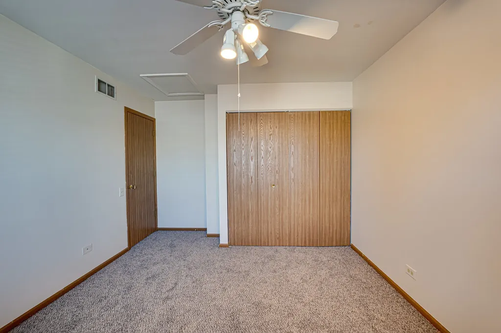 196 Park Ridge Lane Aurora IL 60504