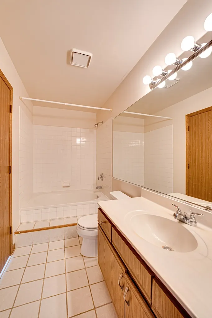 196 Park Ridge Lane Aurora IL 60504