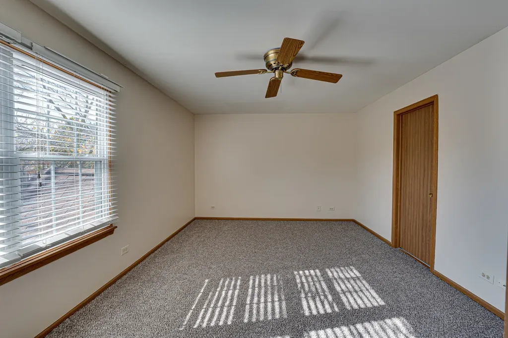 196 Park Ridge Lane Aurora IL 60504