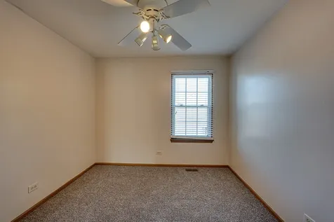 196 Park Ridge Lane Aurora IL 60504