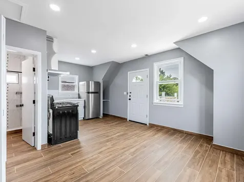 3841 West Eddy Street Chicago IL 60618