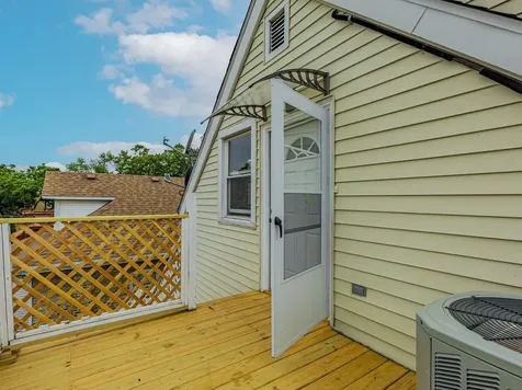 3841 West Eddy Street Chicago IL 60618