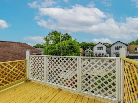 3841 West Eddy Street Chicago IL 60618