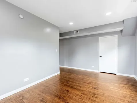 3841 West Eddy Street Chicago IL 60618