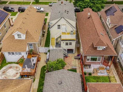 3841 West Eddy Street Chicago IL 60618