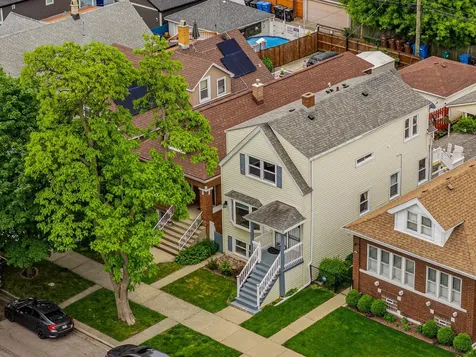 3841 West Eddy Street Chicago IL 60618