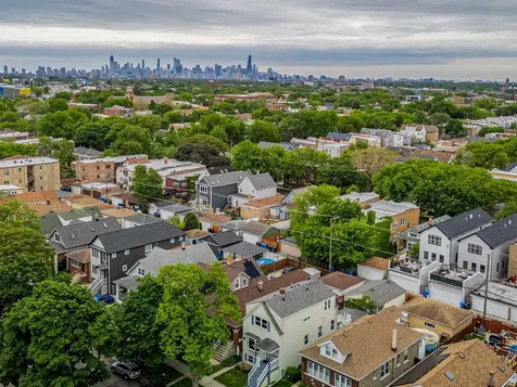 3841 West Eddy Street Chicago IL 60618