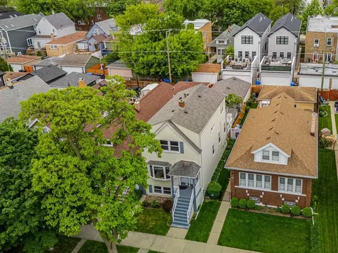 3841 West Eddy Street Chicago IL 60618