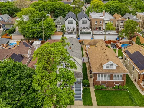 3841 West Eddy Street Chicago IL 60618