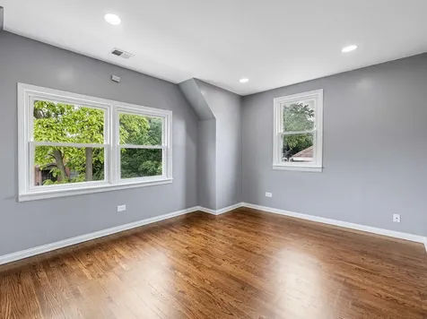 3841 West Eddy Street Chicago IL 60618