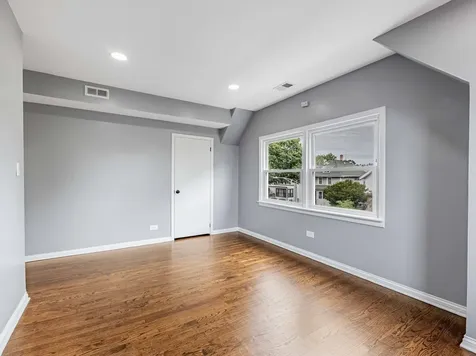 3841 West Eddy Street Chicago IL 60618