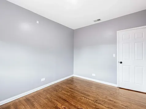 3841 West Eddy Street Chicago IL 60618