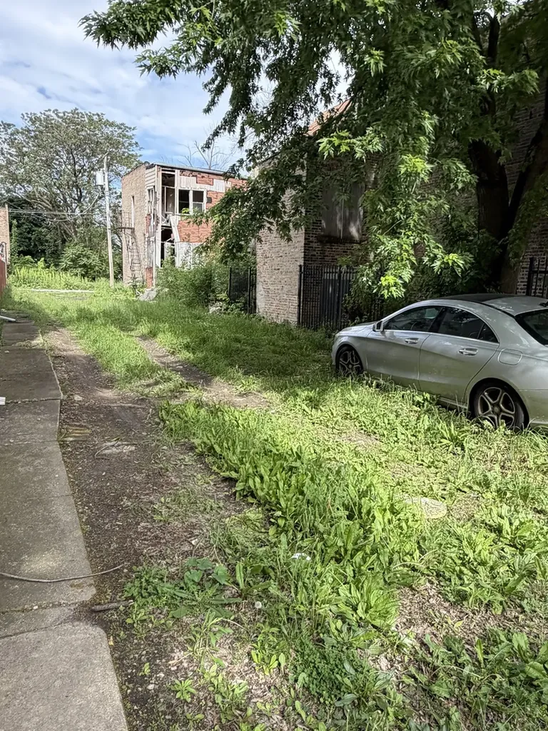 7002 South Laflin Street Chicago IL 60636