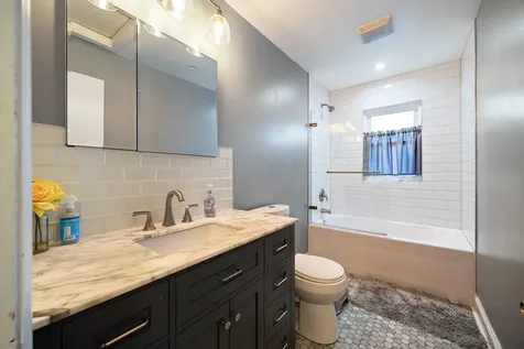 9636 South Troy Avenue Evergreen Park IL 60805