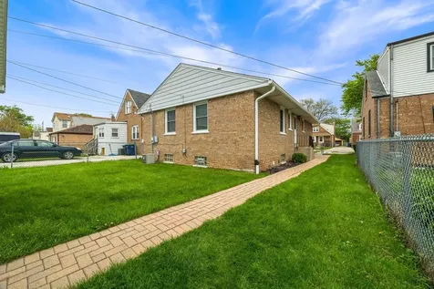 9636 South Troy Avenue Evergreen Park IL 60805