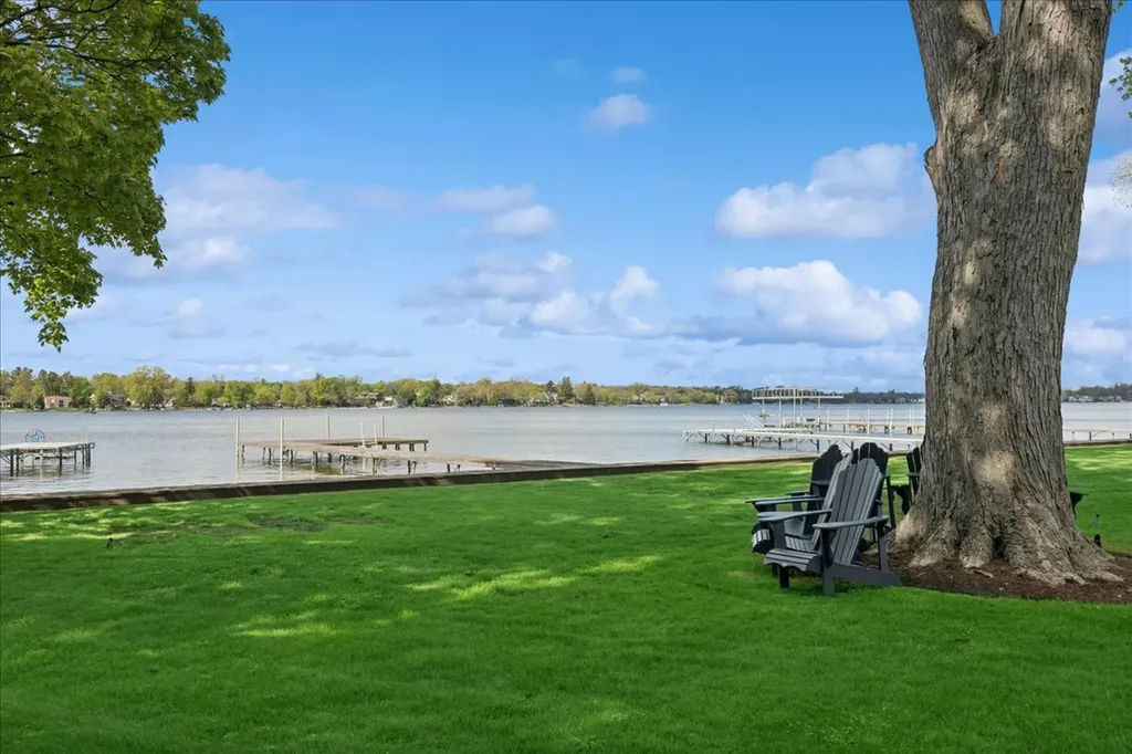 649 Woodland Drive Crystal Lake IL 60014