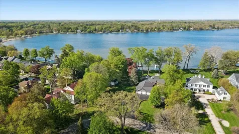 649 Woodland Drive Crystal Lake IL 60014