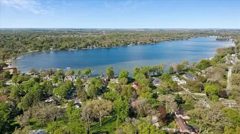 649 Woodland Drive Crystal Lake IL 60014
