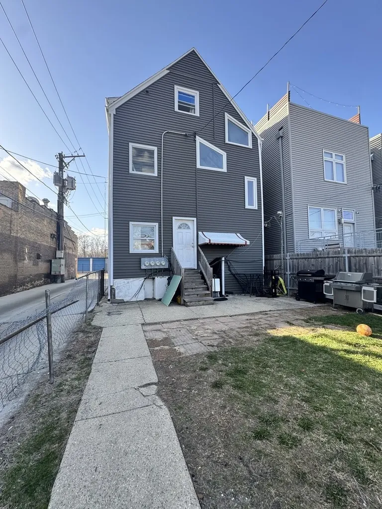 5015 North Kimberly Avenue Chicago IL 60630