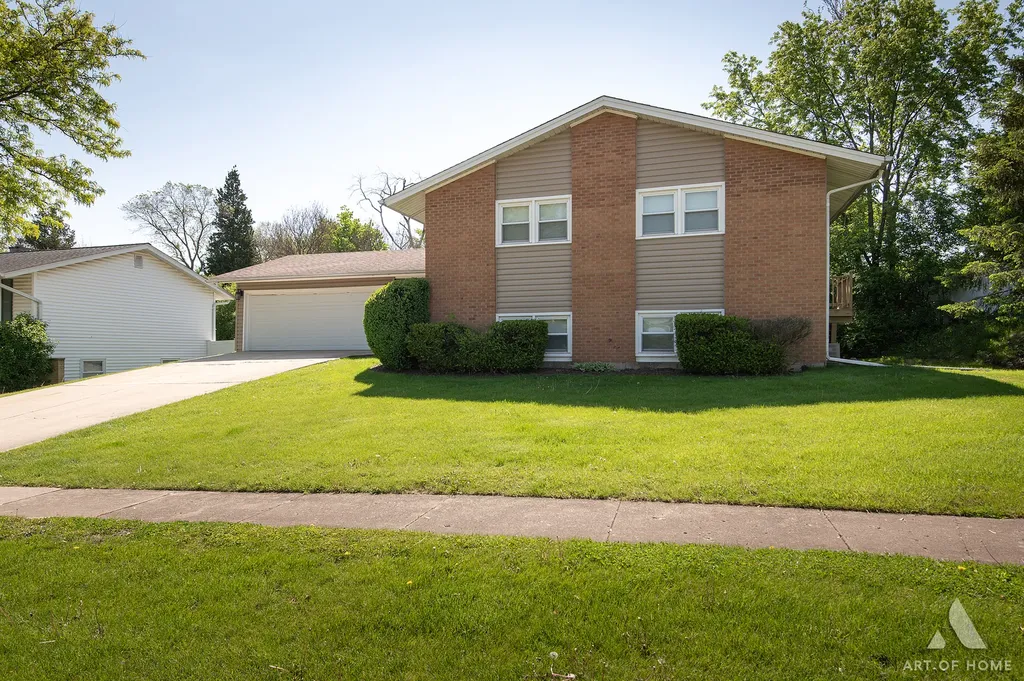 6425 Clark Drive Woodridge IL 60517