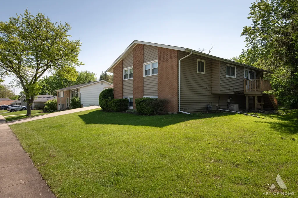 6425 Clark Drive Woodridge IL 60517