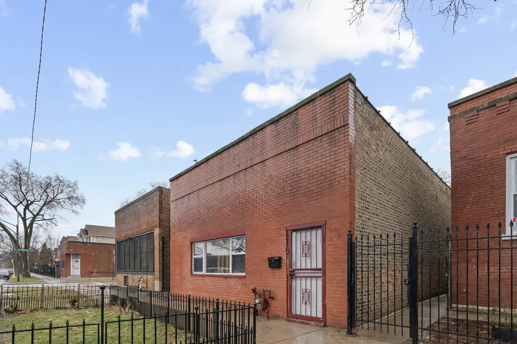 4303 West Cortez Street Chicago IL 60651