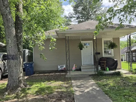 718 East Taylor Street Benton IL 62812
