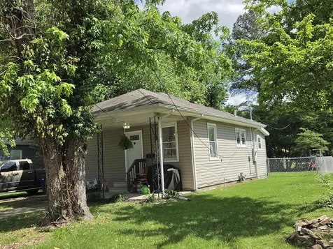 718 East Taylor Street Benton IL 62812