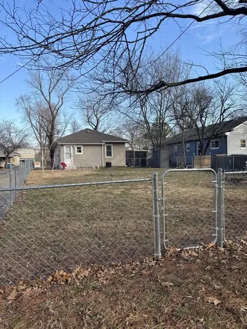 718 East Taylor Street Benton IL 62812