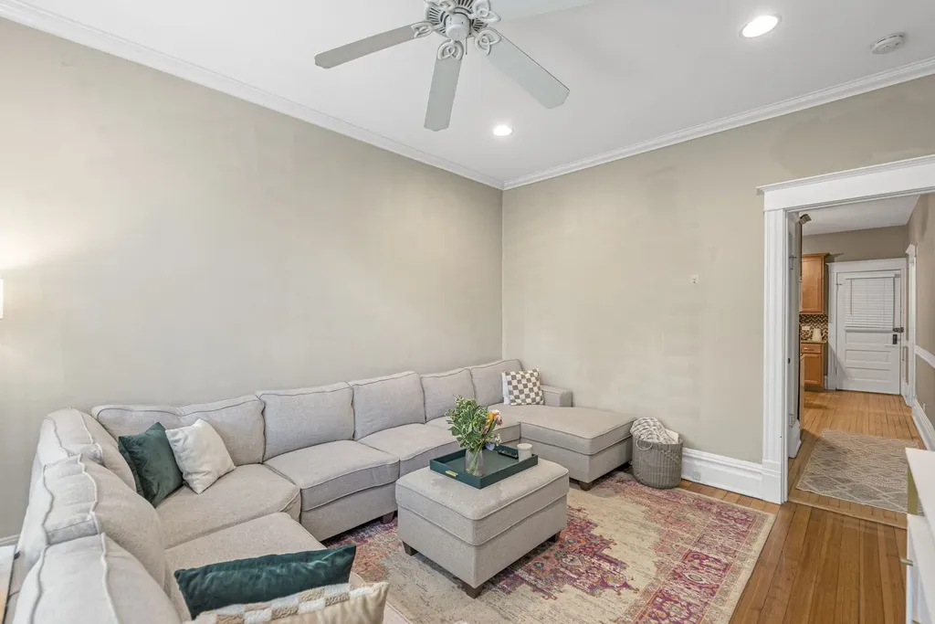 3722 North Bosworth Avenue Chicago IL 60613