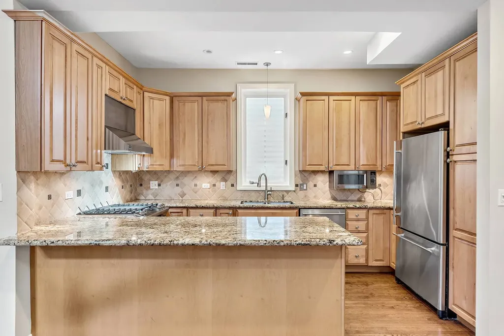 3722 North Bosworth Avenue Chicago IL 60613
