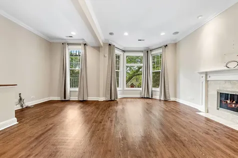 3722 North Bosworth Avenue Chicago IL 60613