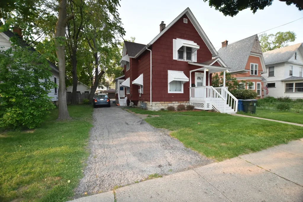 338 Marion Avenue Aurora IL 60505