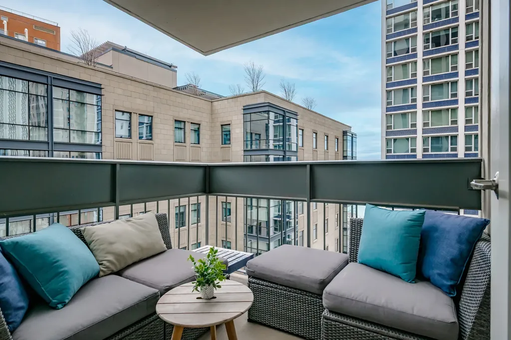 1313 North Ritchie Court Chicago IL 60610