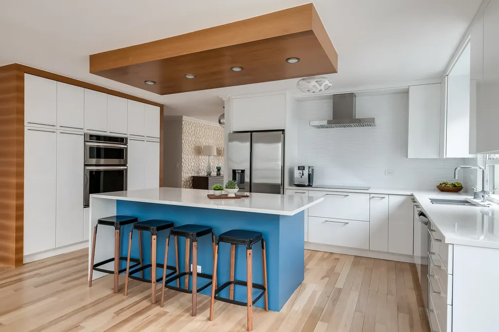 1313 North Ritchie Court Chicago IL 60610