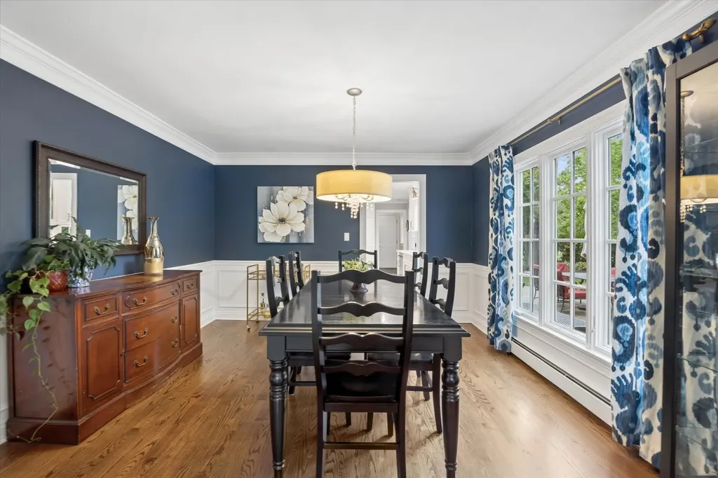 698 North Kenilworth Avenue Glen Ellyn IL 60137