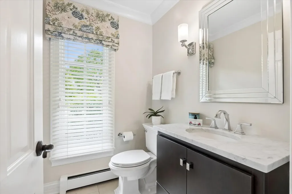 698 North Kenilworth Avenue Glen Ellyn IL 60137