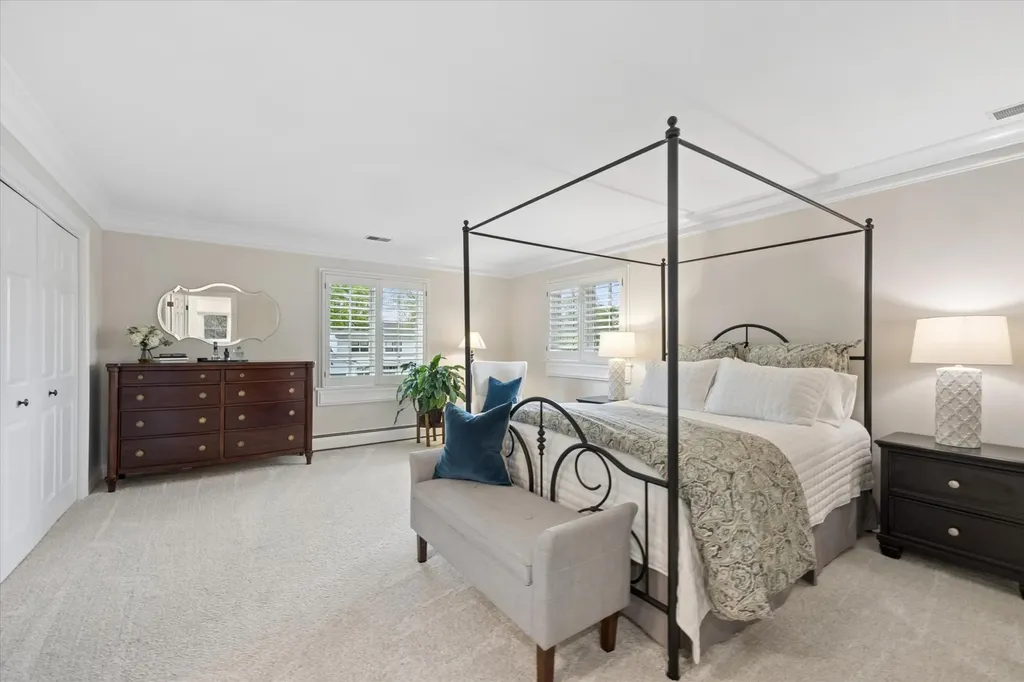 698 North Kenilworth Avenue Glen Ellyn IL 60137