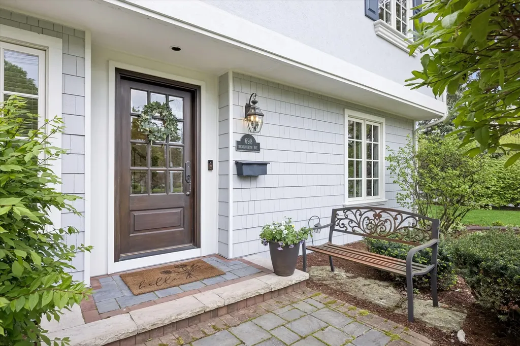 698 North Kenilworth Avenue Glen Ellyn IL 60137