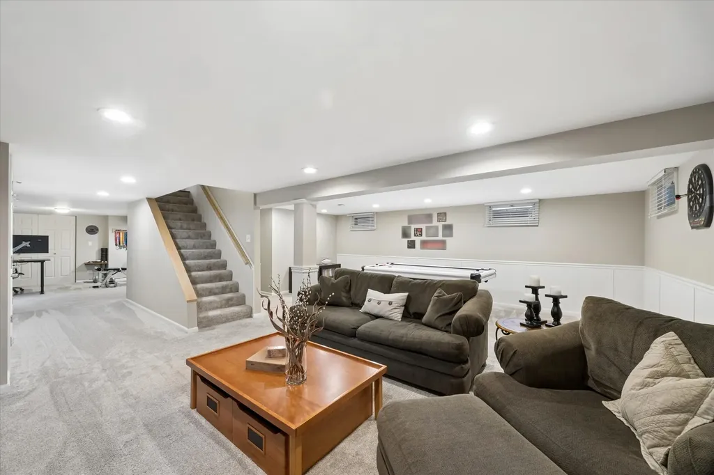 698 North Kenilworth Avenue Glen Ellyn IL 60137