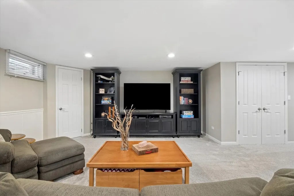 698 North Kenilworth Avenue Glen Ellyn IL 60137
