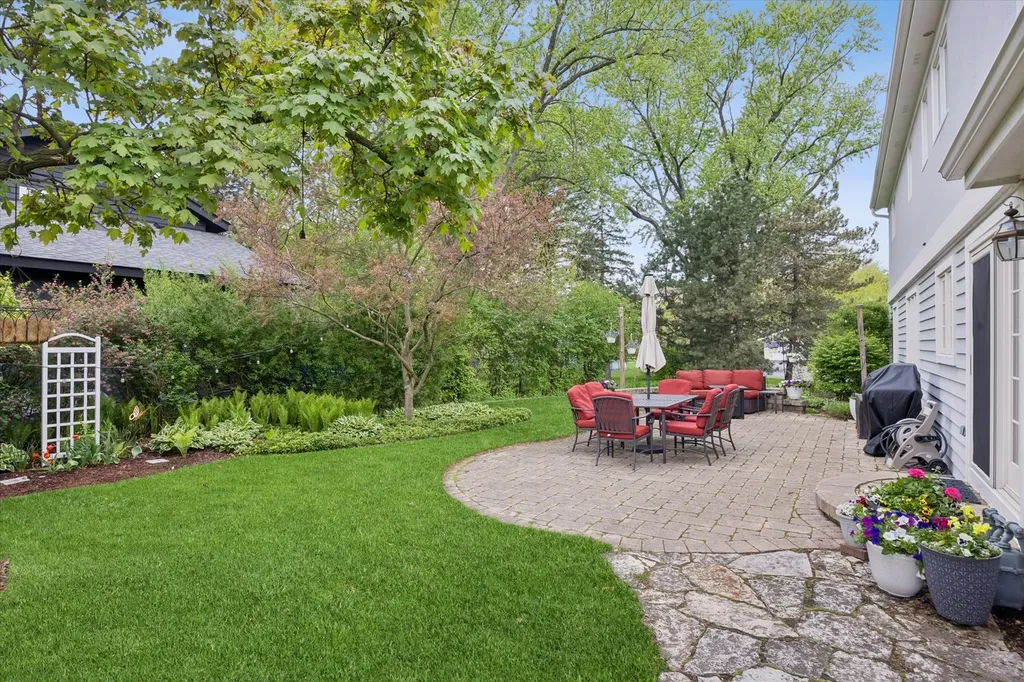 698 North Kenilworth Avenue Glen Ellyn IL 60137