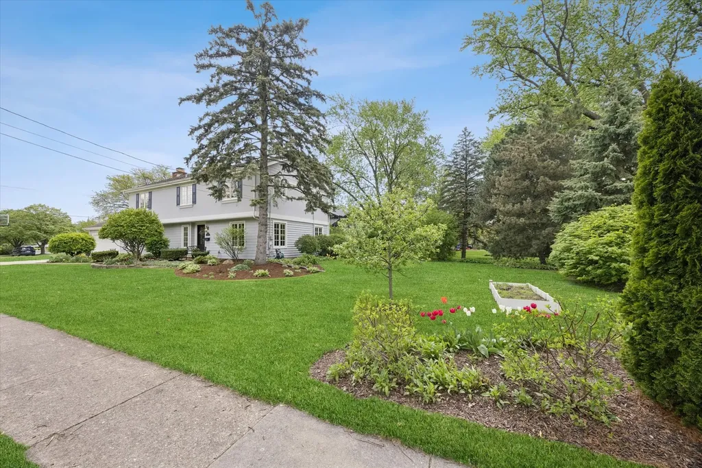 698 North Kenilworth Avenue Glen Ellyn IL 60137