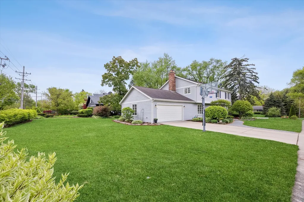 698 North Kenilworth Avenue Glen Ellyn IL 60137