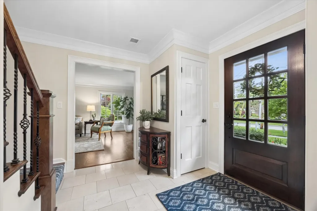 698 North Kenilworth Avenue Glen Ellyn IL 60137